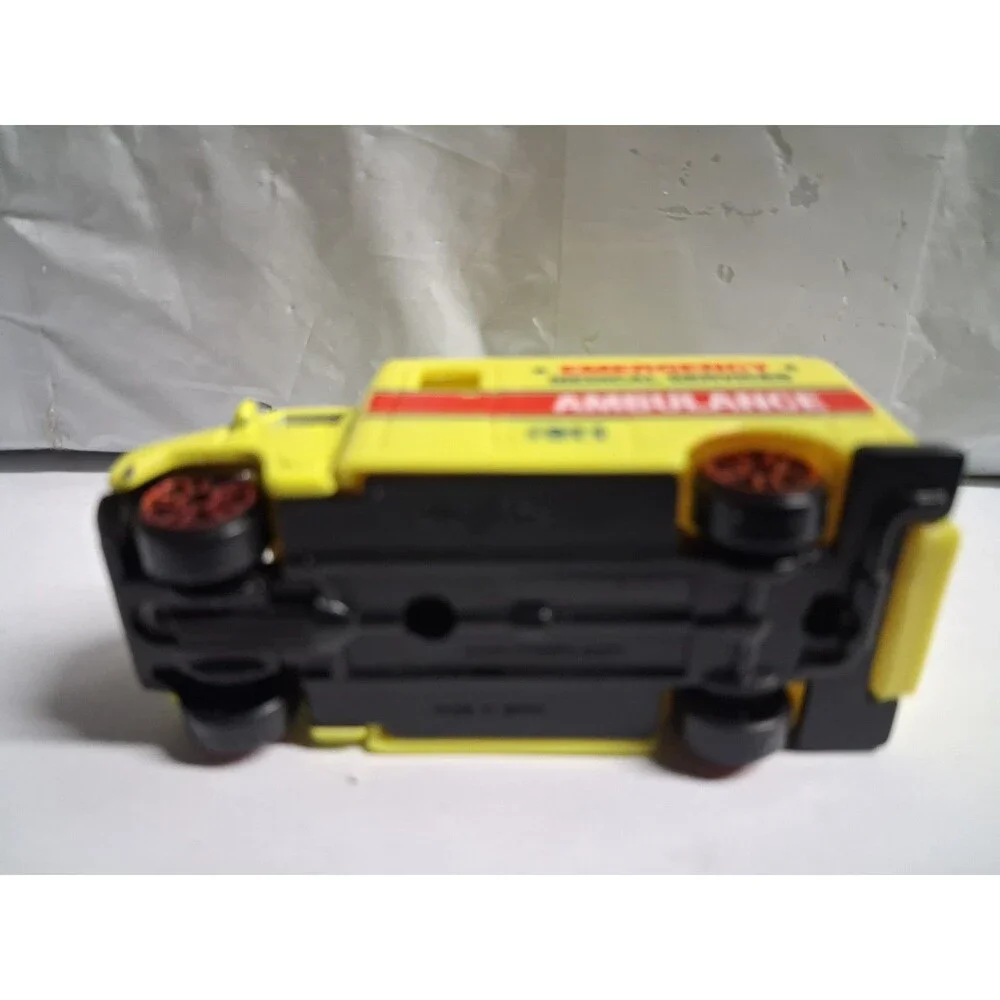 Miasto Yellow 911 Ambulance Mini